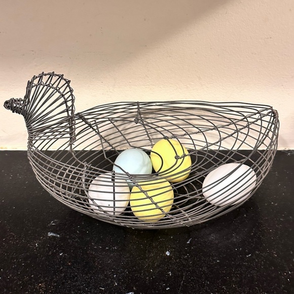 Other - Vintage Wire Basket Chicken/Hen + 5 Plastic Eggs